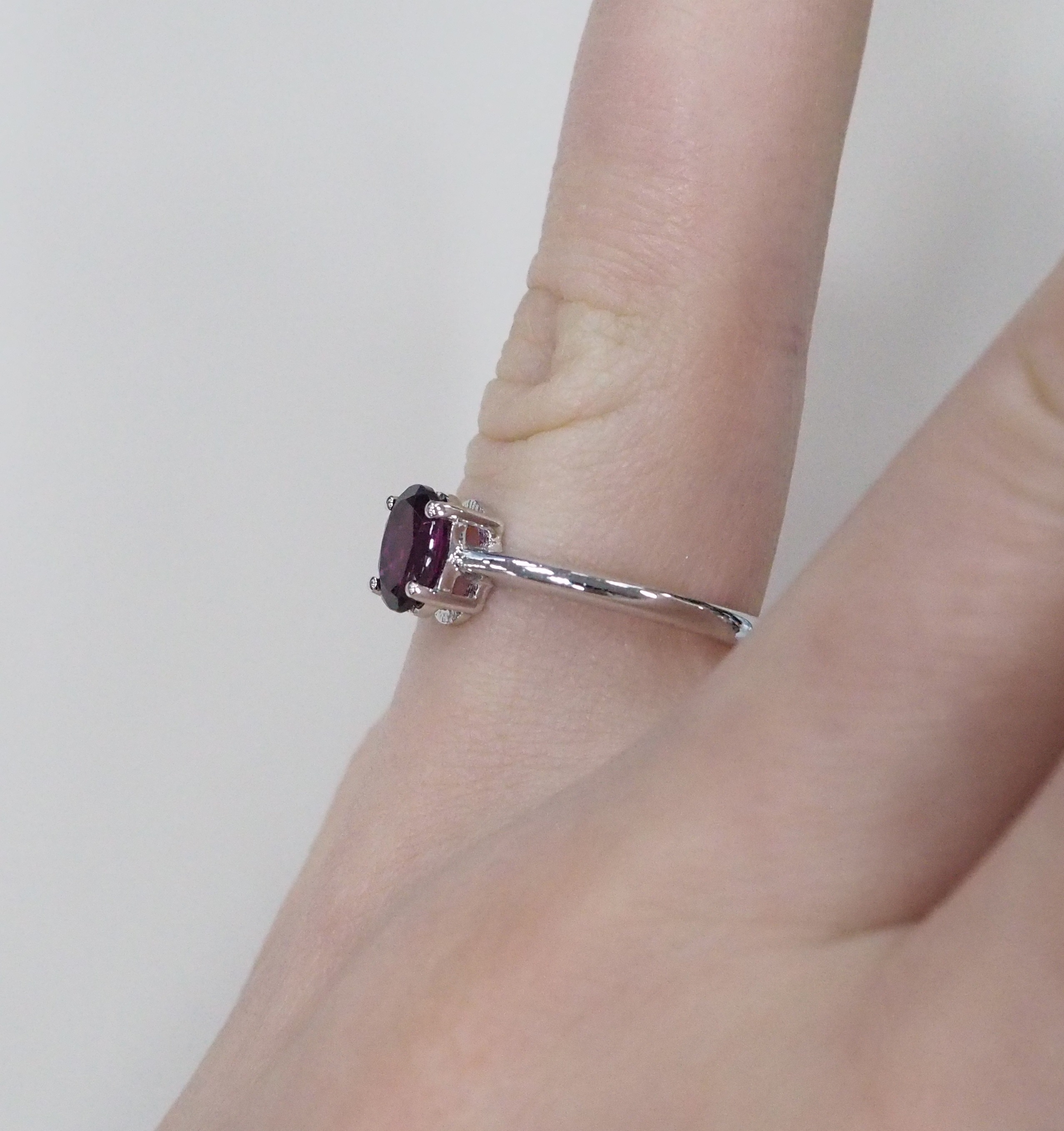 Серебряное кольцо с гранатом Умбалит